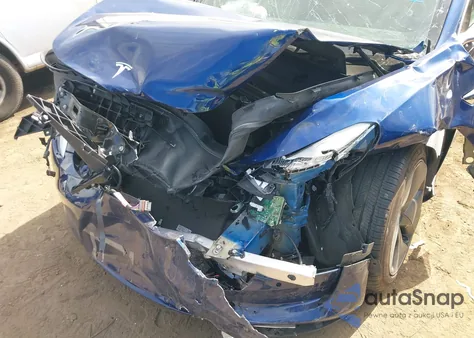 2020 Tesla Model 3 Standard Range Plus Rear-Wheel Drive/Standard Range Rear-Wheel Drive z USA, uszkodzony, nr VIN 5YJ3E1EA8LF631686